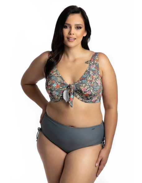 Two-piece swimsuit modeling plus size 615/38
