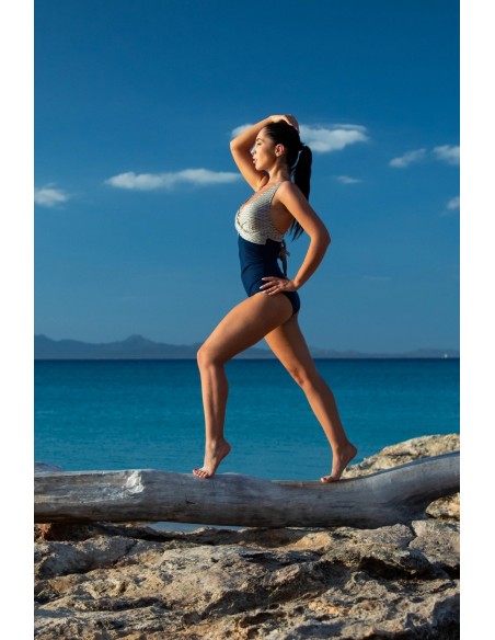 Jednoczęściowy kostium elegancki modelujący z piaskowego żakardu Primo