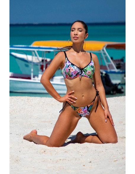 Majtki kąpielowe figi wiązane po bokach...