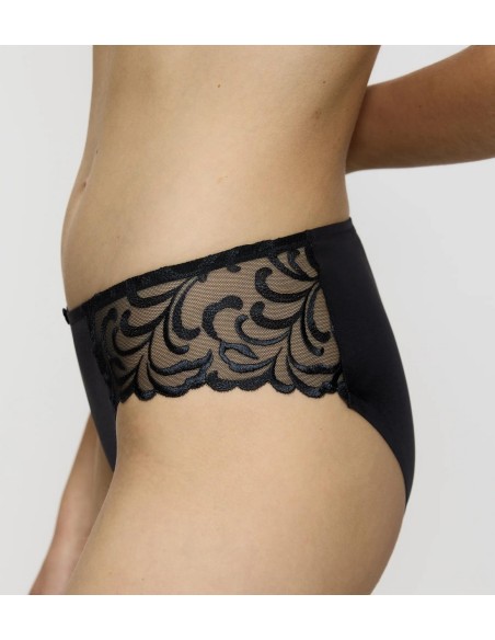 Modern finesse tai black Triumph