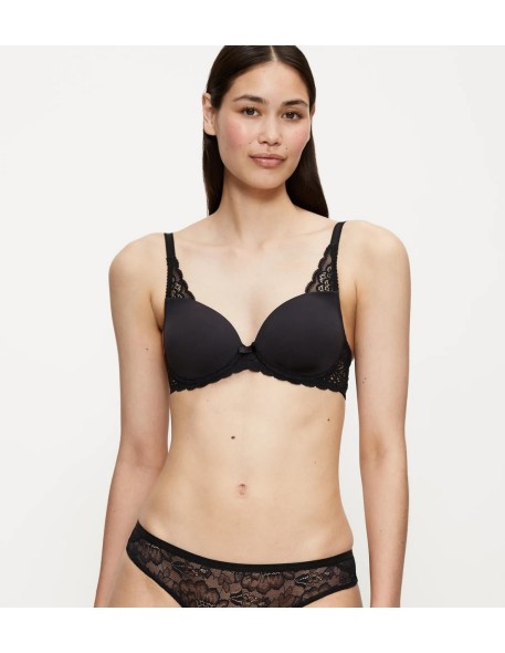 Amourette spotlight whp x black Triumph