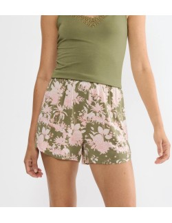 Aura spotlight shorts green combination Triumph 2