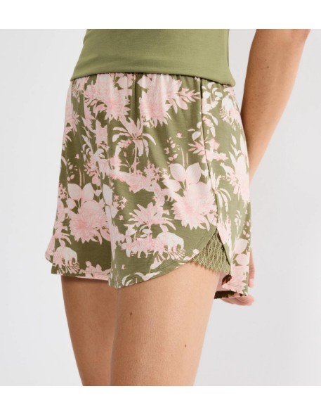 Aura spotlight shorts green combination Triumph